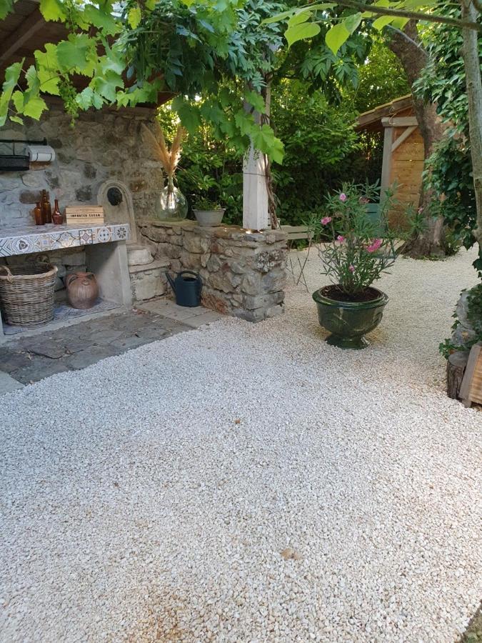 Jas De Berrias Chambre D'Hote ภายนอก รูปภาพ